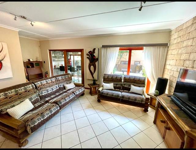 2 BEDROOM TOWNHOUSE FOR SALE IN NOORDHEUWEL